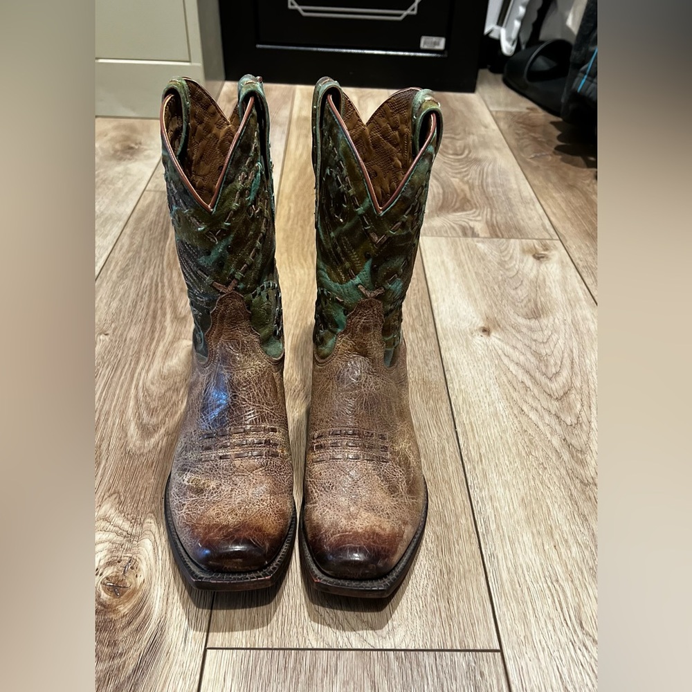 Tony Lama boots style 6027.